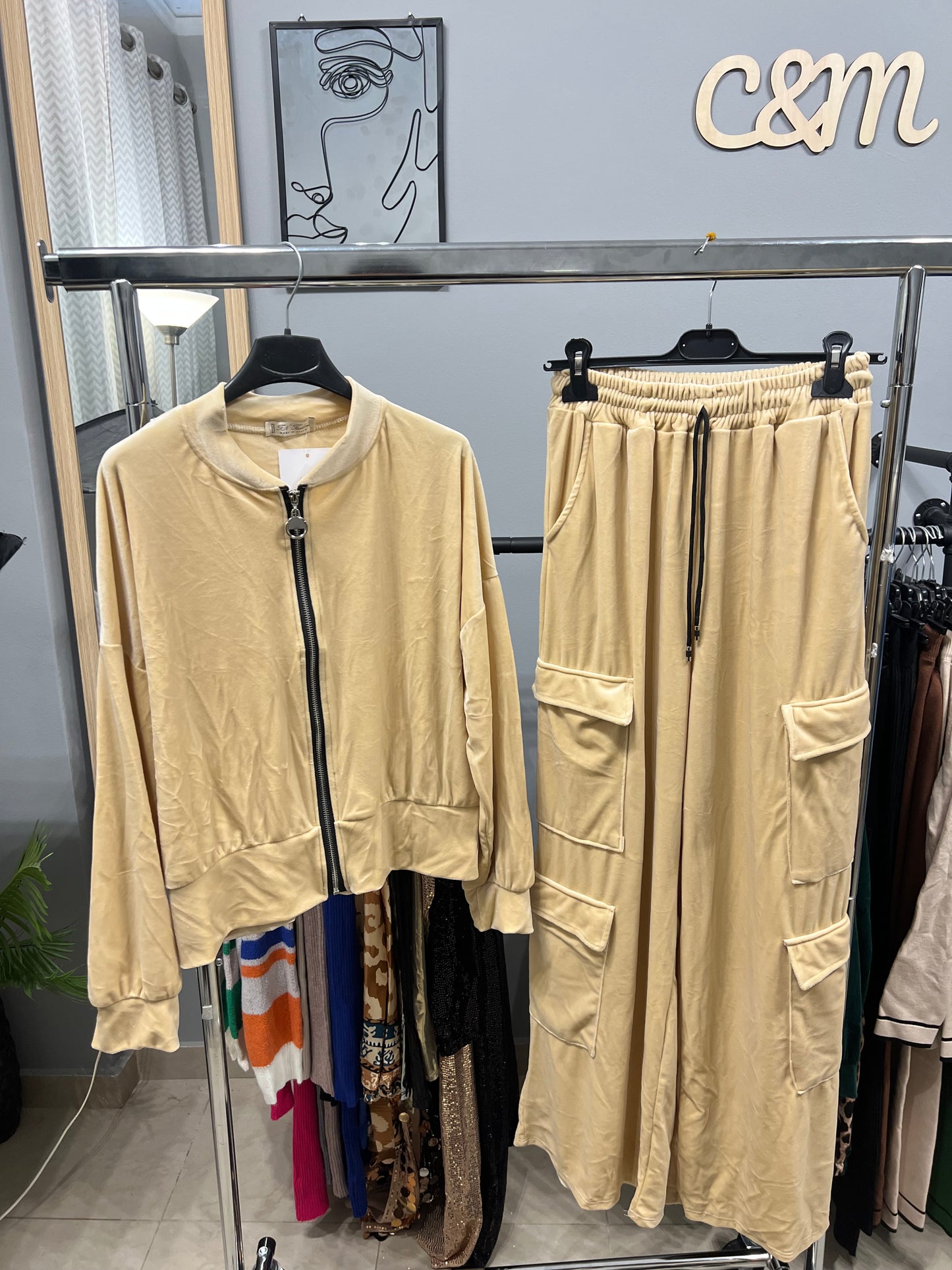 1+1 Δώρο Σετ Βελούδινο Κρεμ Bomber Jacket Cargo Παντελόνι | C&M