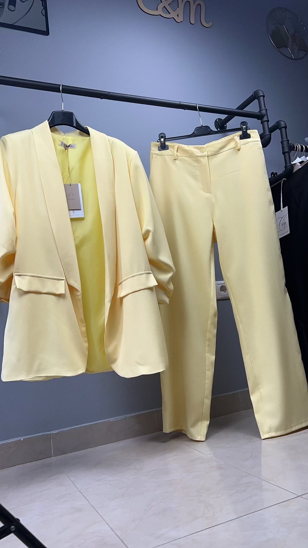 Βραδινό Γυναικείο Κοστούμι Plus Size - Κίτρινο | Ιδανικό Για 95-105kg | C&M